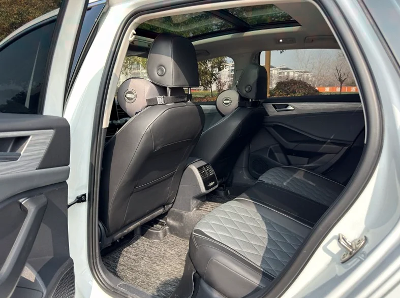 大众速腾 内饰前排