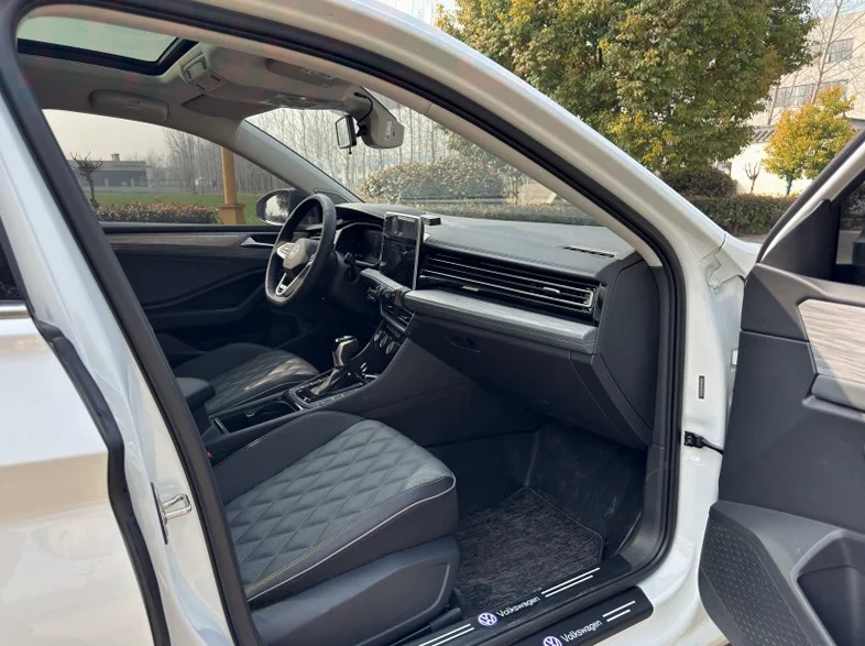 大众速腾 内饰后排