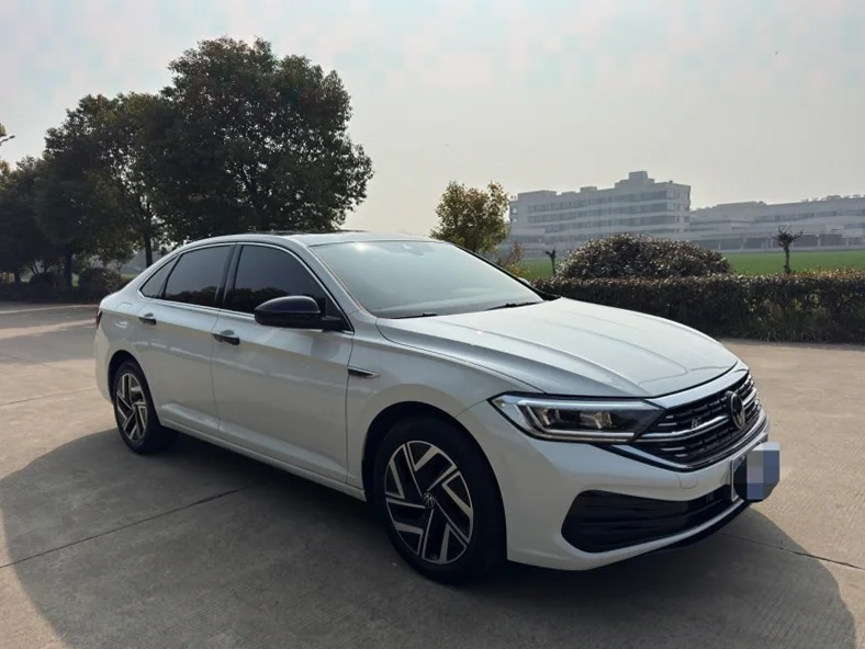 大众速腾 正面外观三