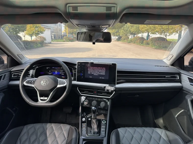 大众速腾 驾驶室