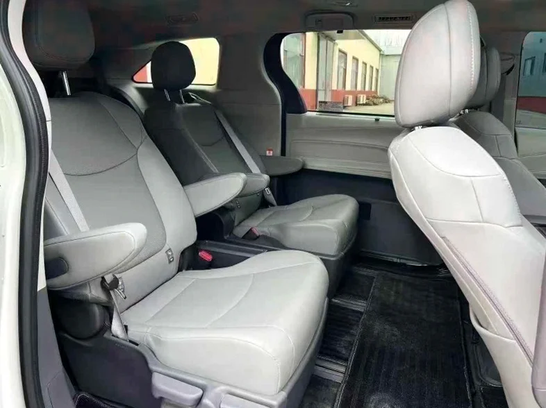 丰田格瑞维亚 后面外观二