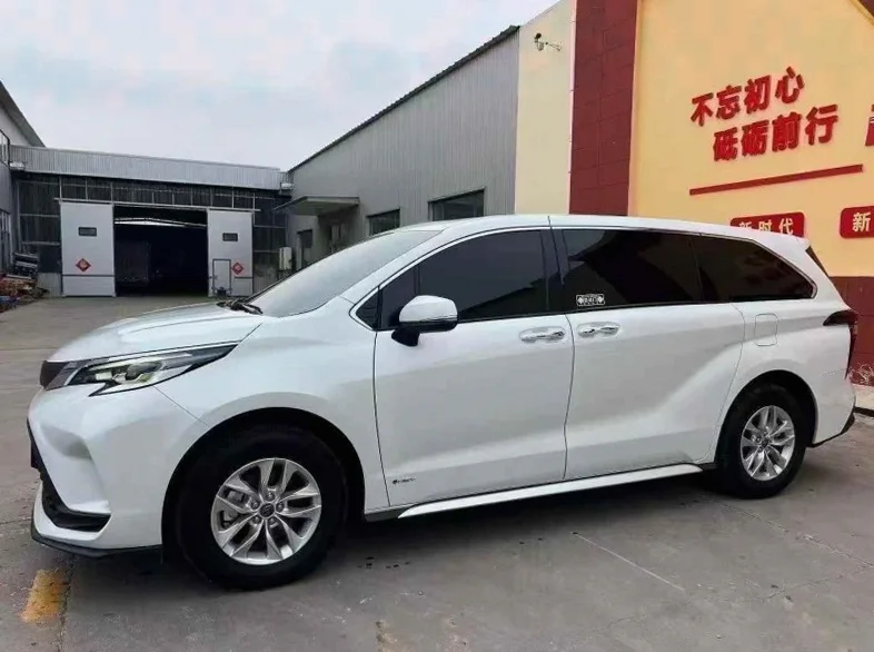 丰田格瑞维亚 正面外观二