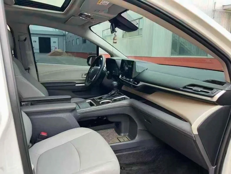 丰田格瑞维亚 后面外观一