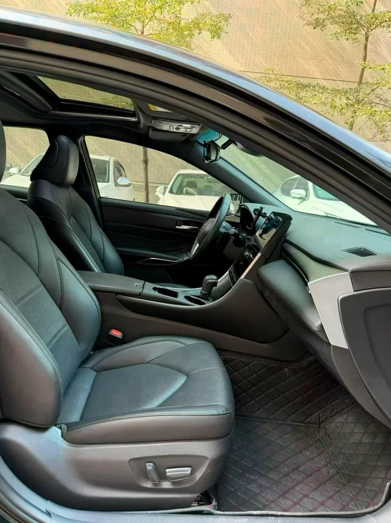 丰田亚洲龙 内饰前排