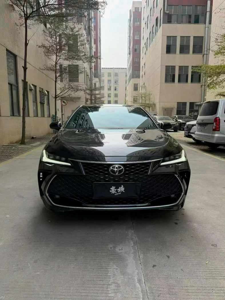 24年丰田亚洲龙2.5L豪华版