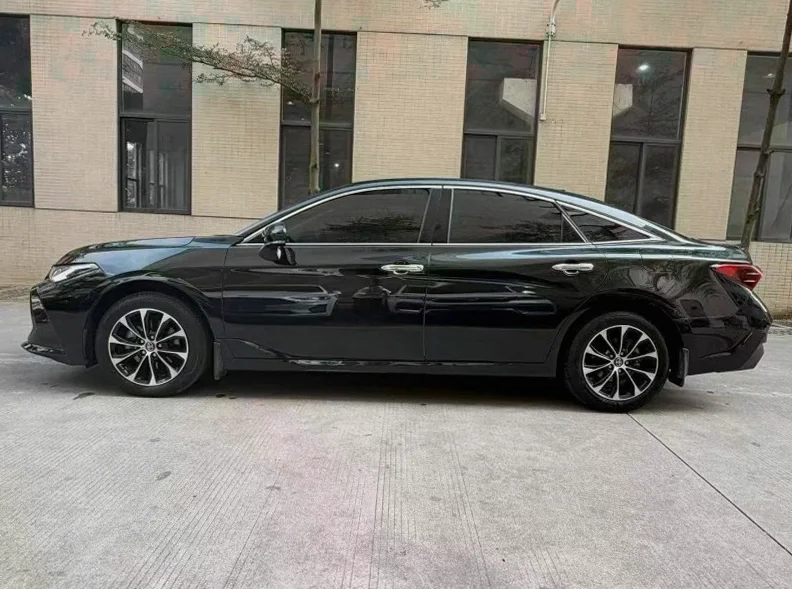 丰田亚洲龙 后面外观一