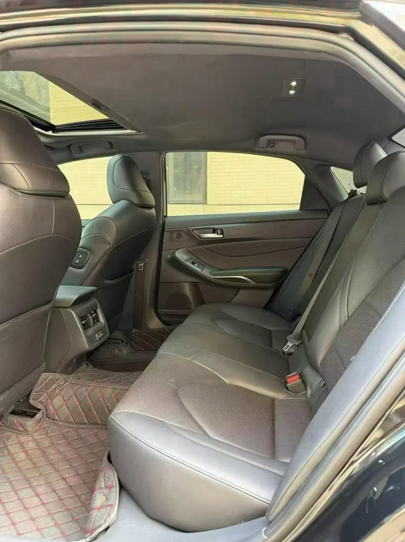 丰田亚洲龙 驾驶室