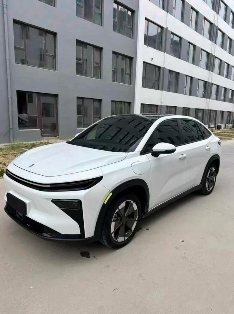 吉利睿蓝 正面外观三