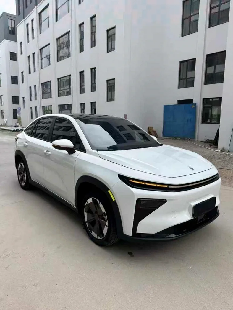 吉利睿蓝 正面外观二