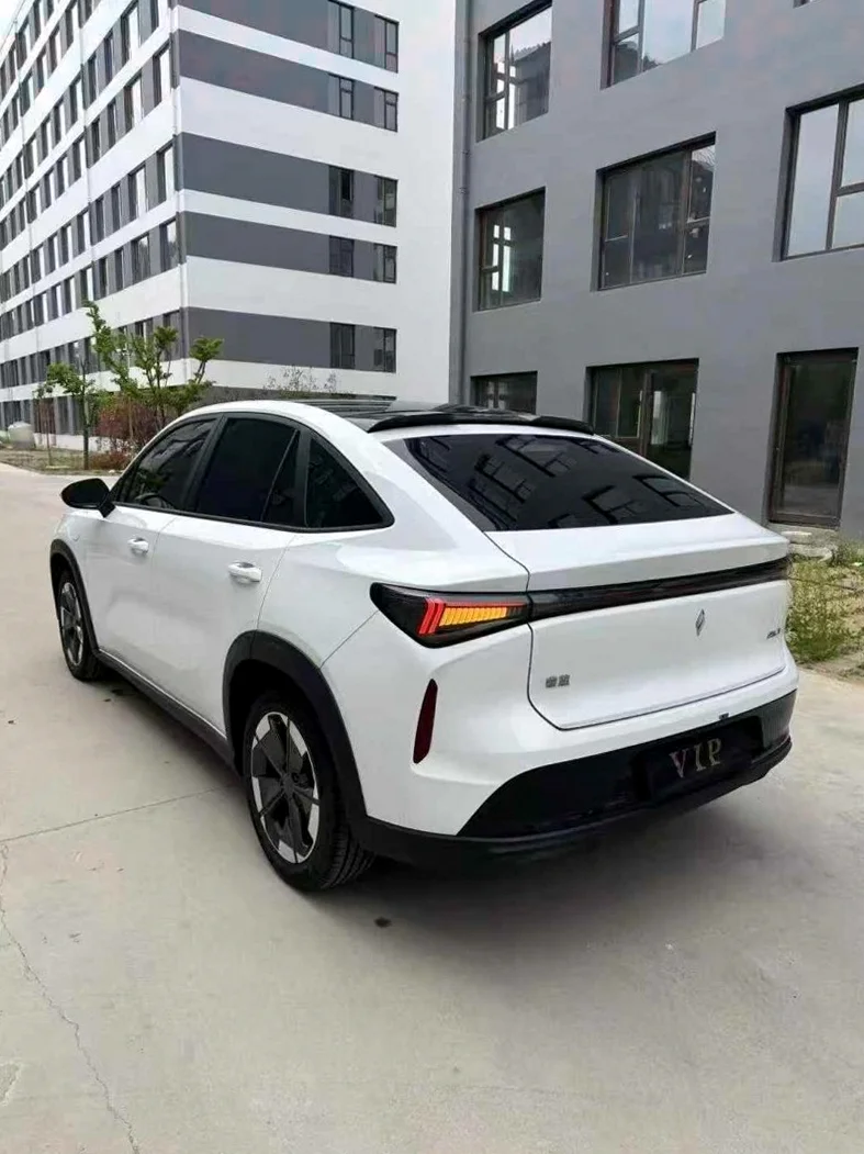 吉利睿蓝 内饰前排