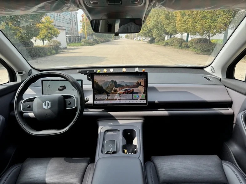 零跑汽车C10 驾驶室