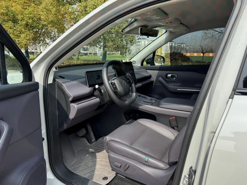 零跑汽车C10 内饰前排