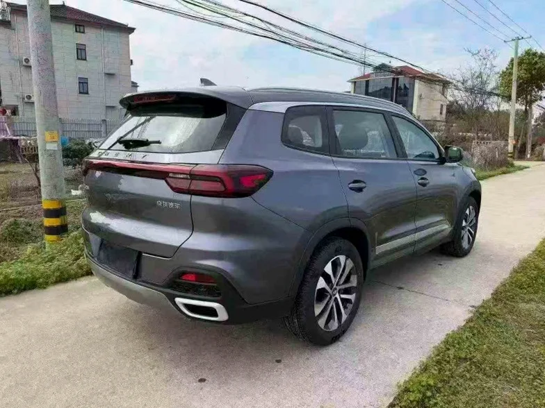 奇瑞瑞虎 驾驶室