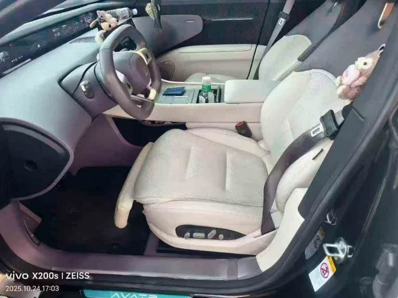 阿维塔12 后面外观三