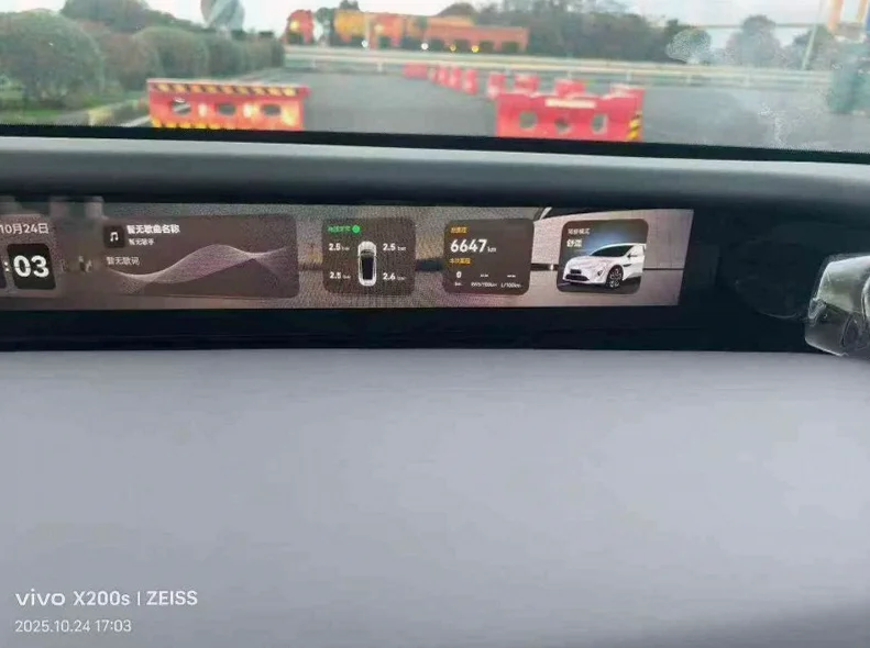 阿维塔12 后面外观二