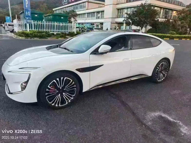 阿维塔12 正面外观三