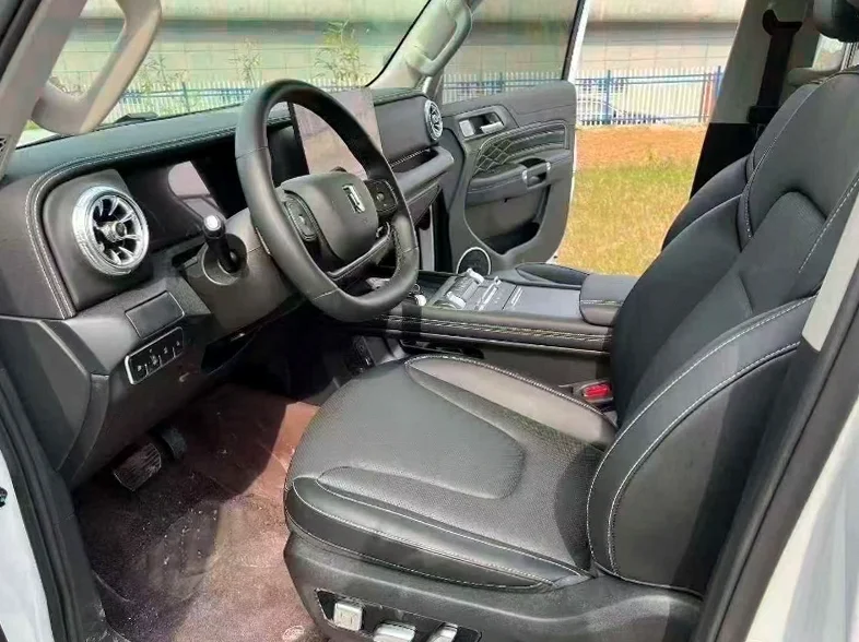 长城汽车坦克 内饰前排