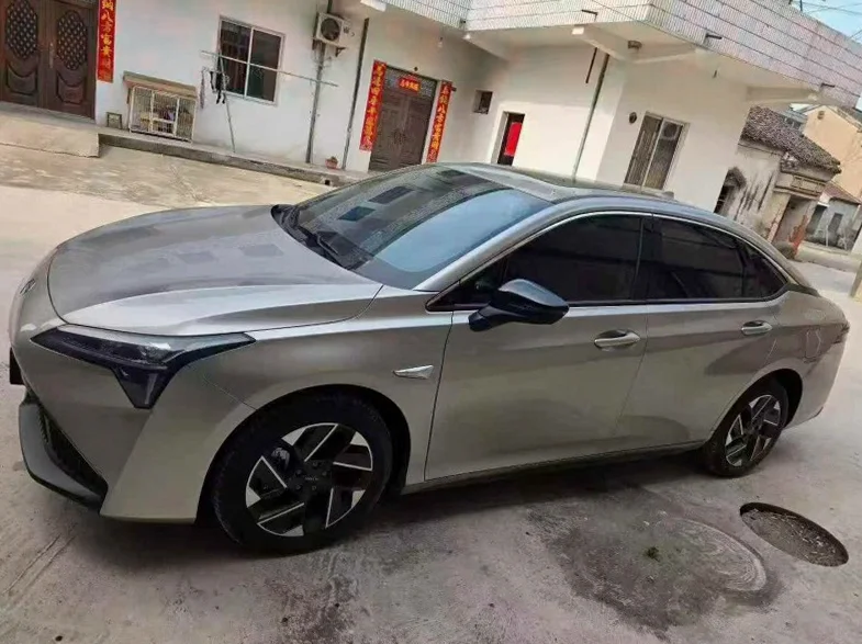 传祺埃安S 正面外观三