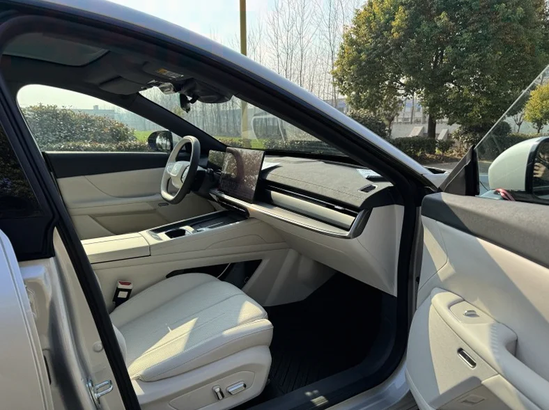 东风奕派 内饰前排