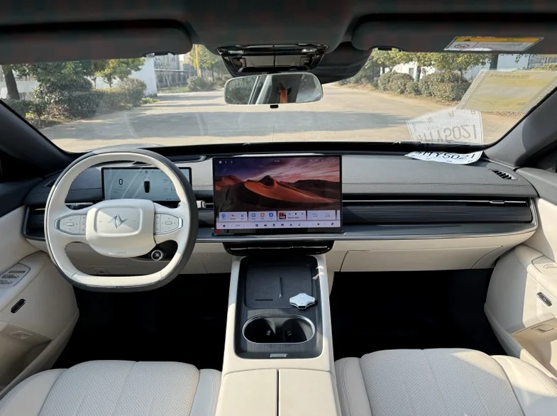 东风奕派 驾驶室