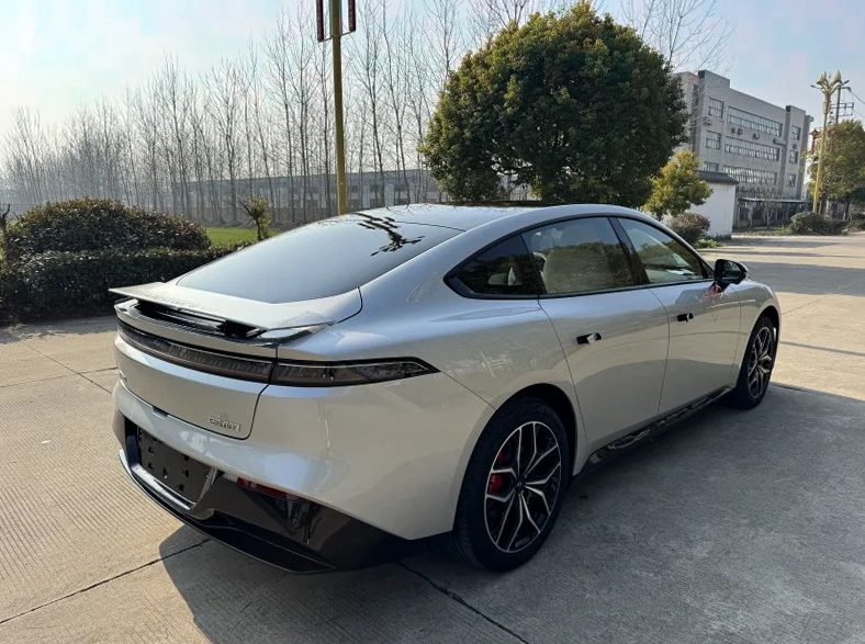 东风奕派 后面外观一