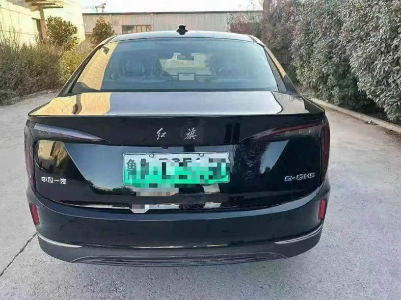 红旗E-QM5 驾驶室