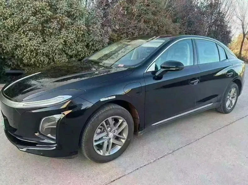 红旗E-QM5 正面外观三