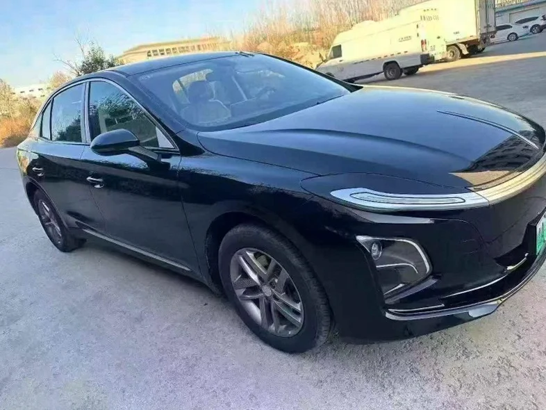 红旗E-QM5 正面外观二