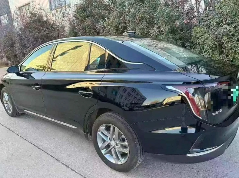 红旗E-QM5 内饰后排