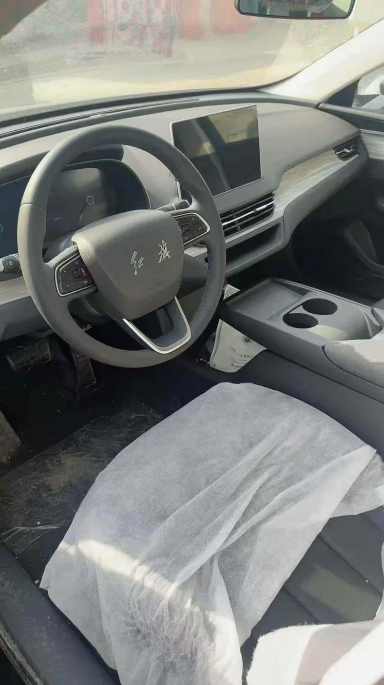 红旗E-QM5 后面外观一