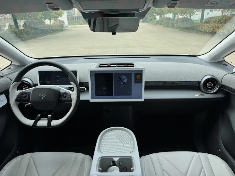 极狐汽车考拉 驾驶室