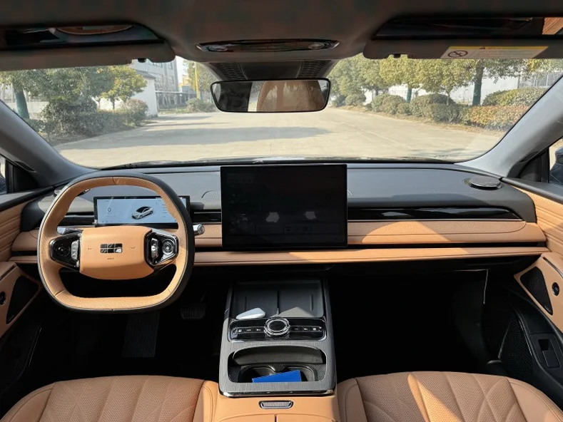 吉利银河 驾驶室