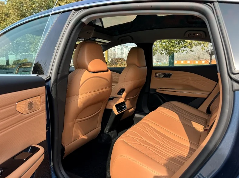 吉利银河 内饰前排