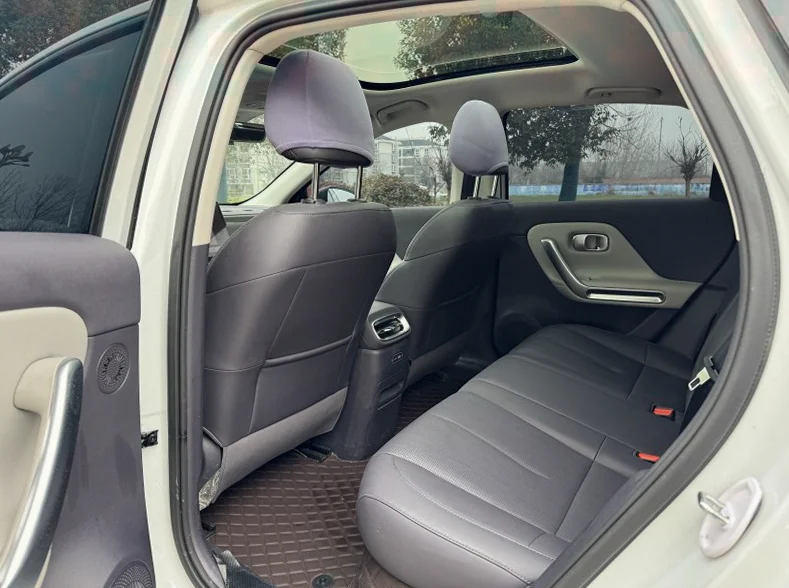 零跑汽车B01 内饰前排