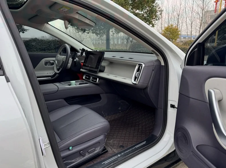 零跑汽车B01 内饰后排