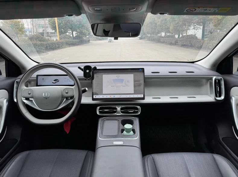 零跑汽车B01 驾驶室