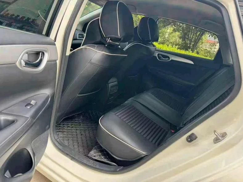 日产轩逸 后面外观一