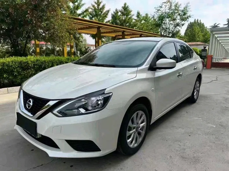 日产轩逸 正面外观二