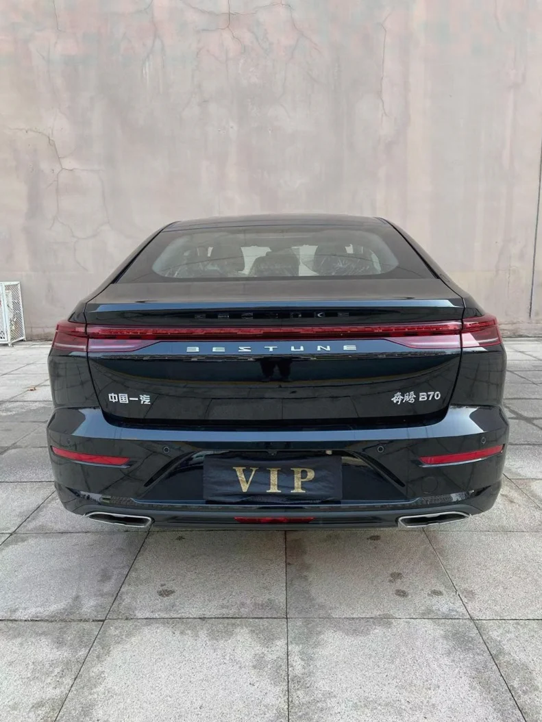 奔腾B70 内饰后排