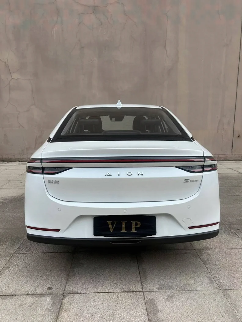 传祺埃安S 内饰后排