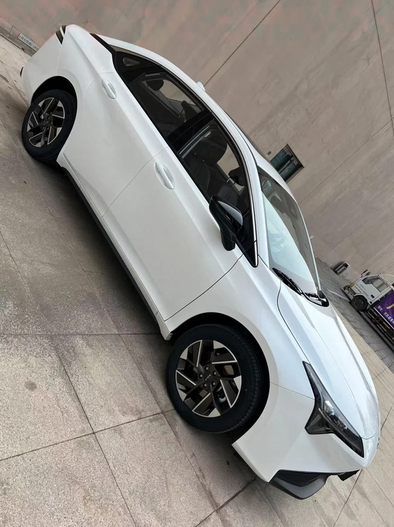 传祺埃安S 正面外观三