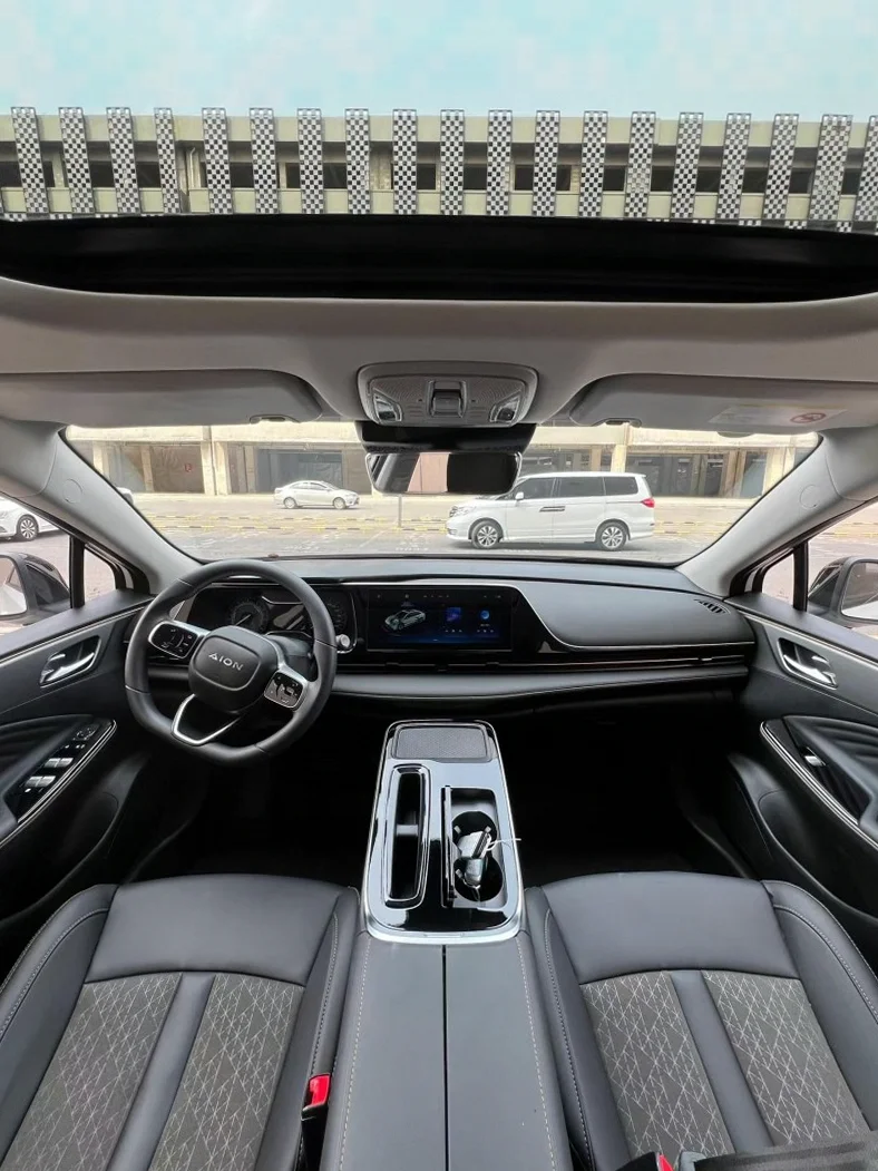 传祺埃安S 内饰前排