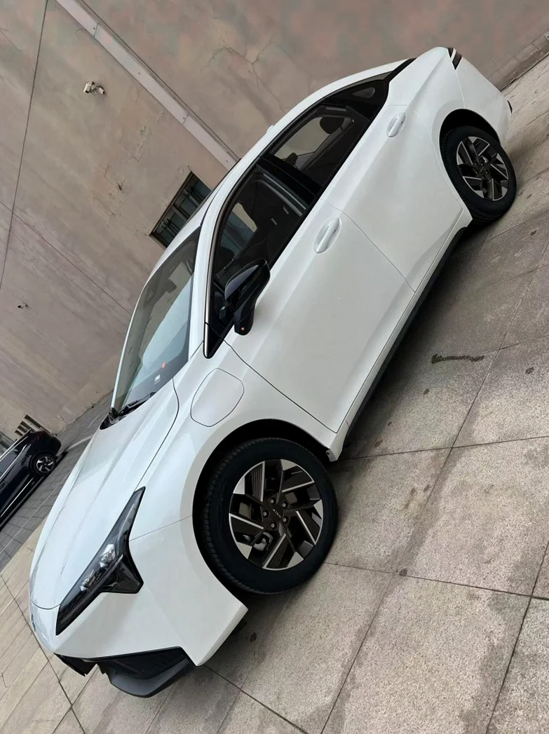 传祺埃安S 正面外观二