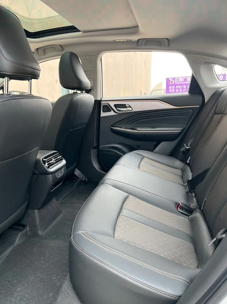 传祺埃安S 后面外观一