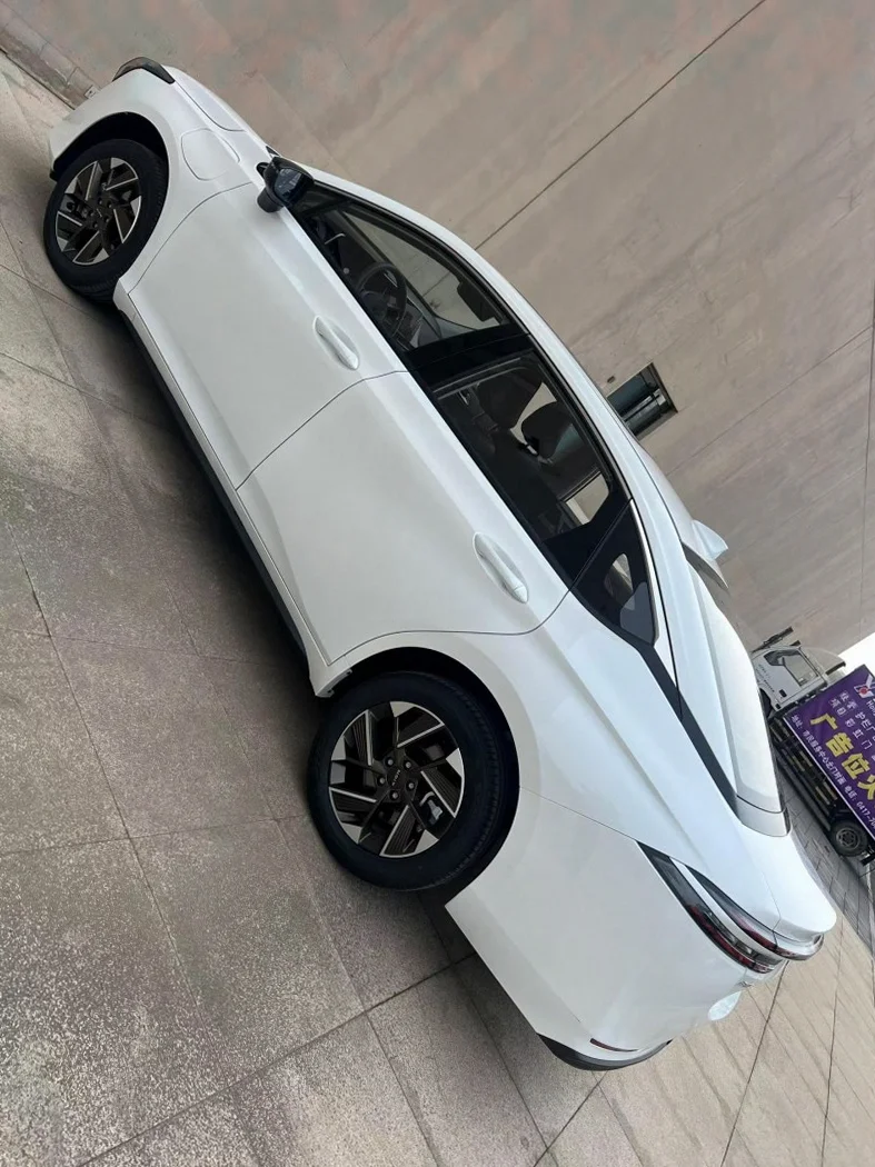 传祺埃安S 后面外观三