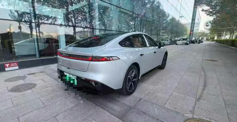 东风奕派 后面外观一