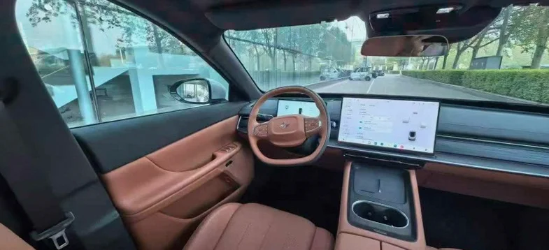 东风奕派 内饰前排