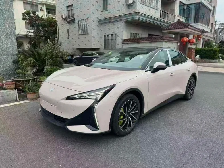 极狐汽车阿尔法 正面外观二