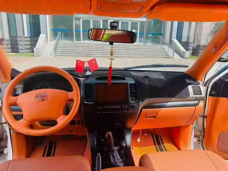 丰田普拉多 后面外观一