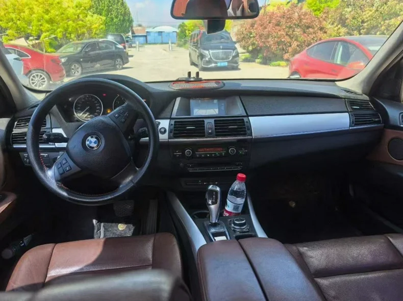 宝马X5 后面外观二